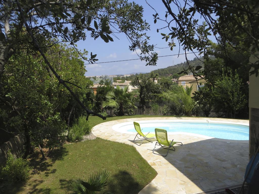 Appartement Dans Villa St Raphael Saint-Raphaël Habitación foto